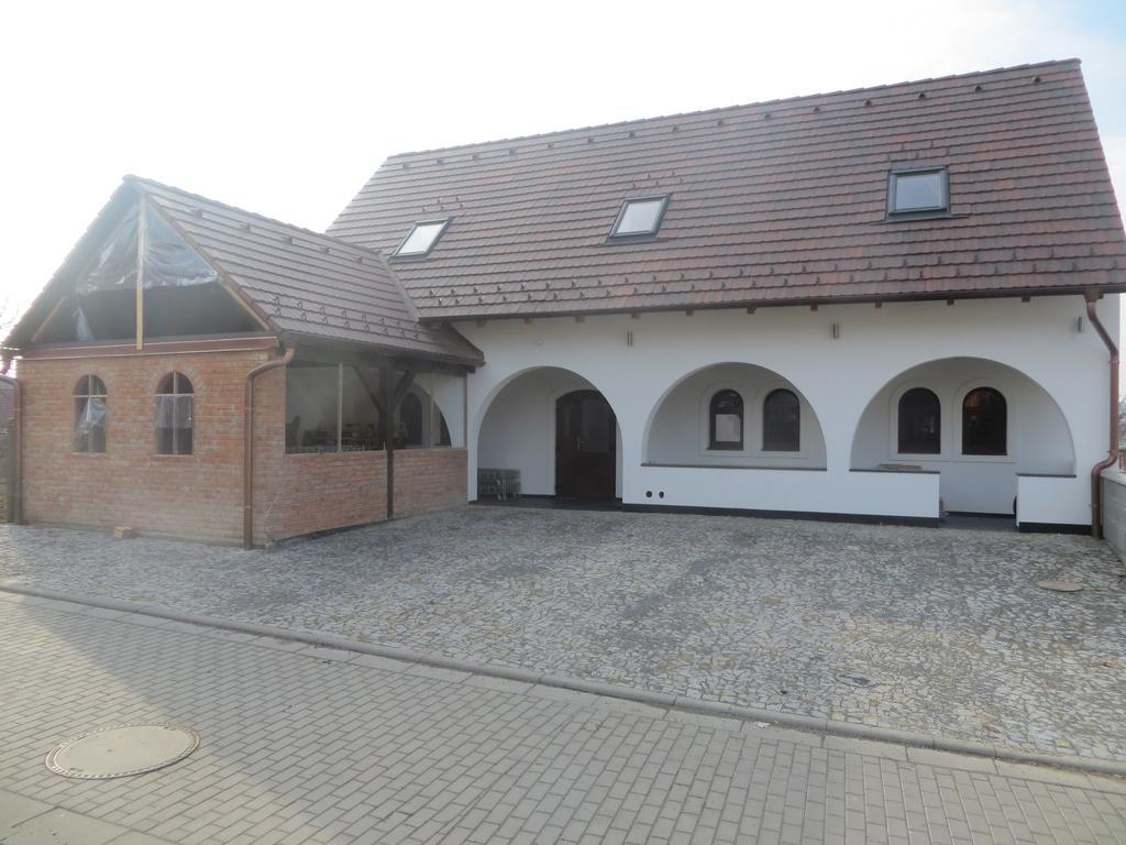 Hotel U Vinarstvi Mutěnice Exterior foto